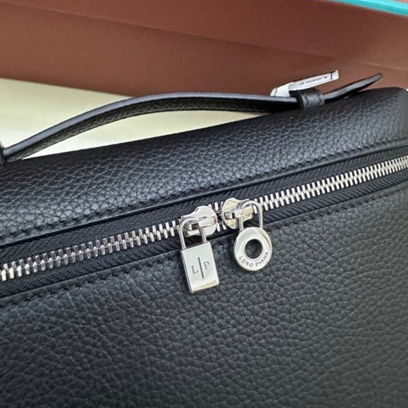 Ms. Loro Piana shoulder bag - Picture 4 of 5